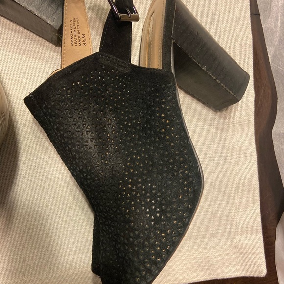 Tahari open beep toe shoes - Picture 11 of 16